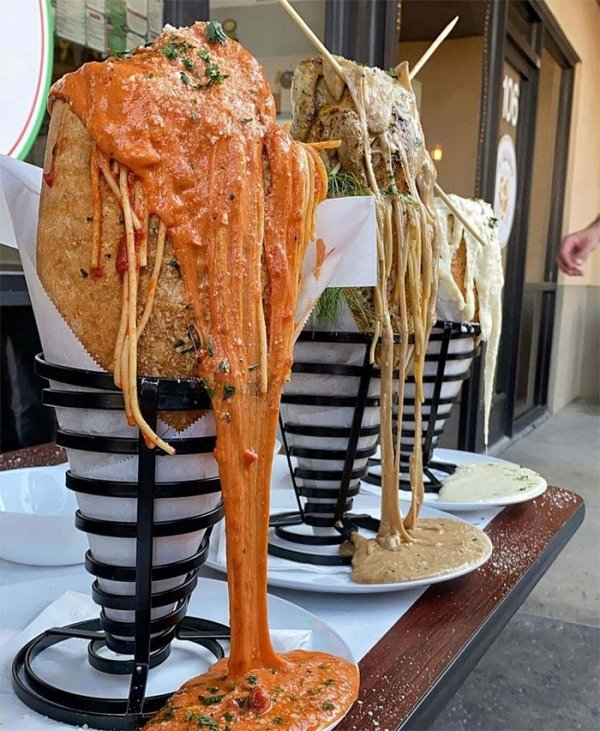 Weird Restaurant Serving (46 pics)