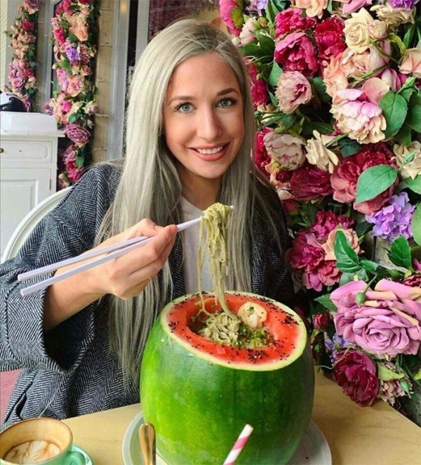 Weird Restaurant Serving (46 pics)