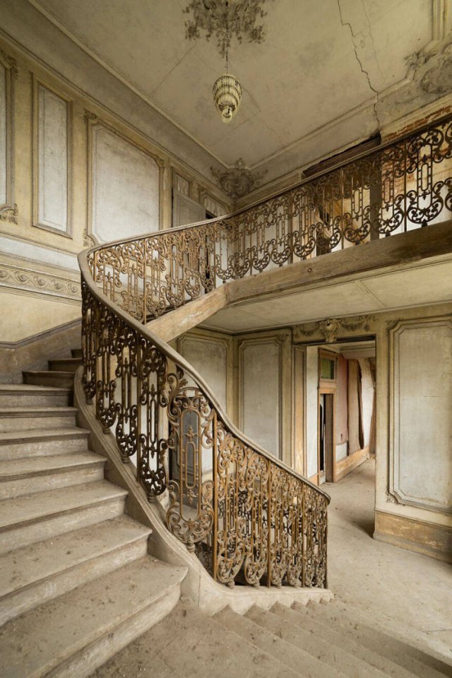Beautiful Abandoned Places (34 pics)