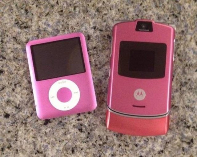 These Thigs Were Cool In The 2000's (23 pics)