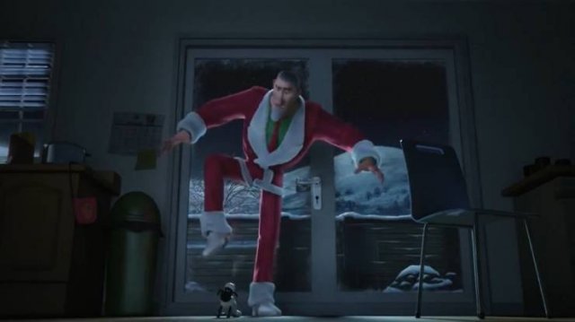 Hidden Details In Christmas Movies (20 pics)