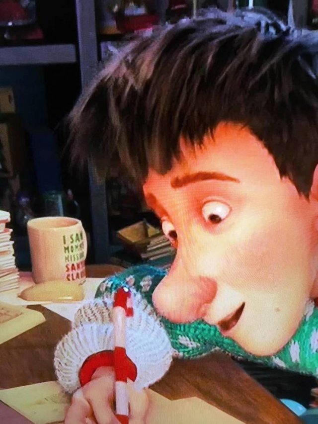 Hidden Details In Christmas Movies (20 pics)