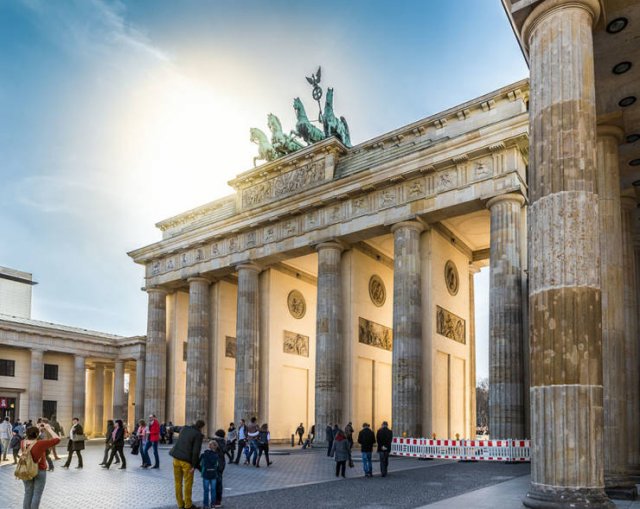 Famous Landmarks Distance Looks (30 pics)