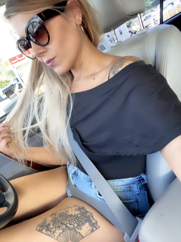 Hot Car Selfies (38 pics)