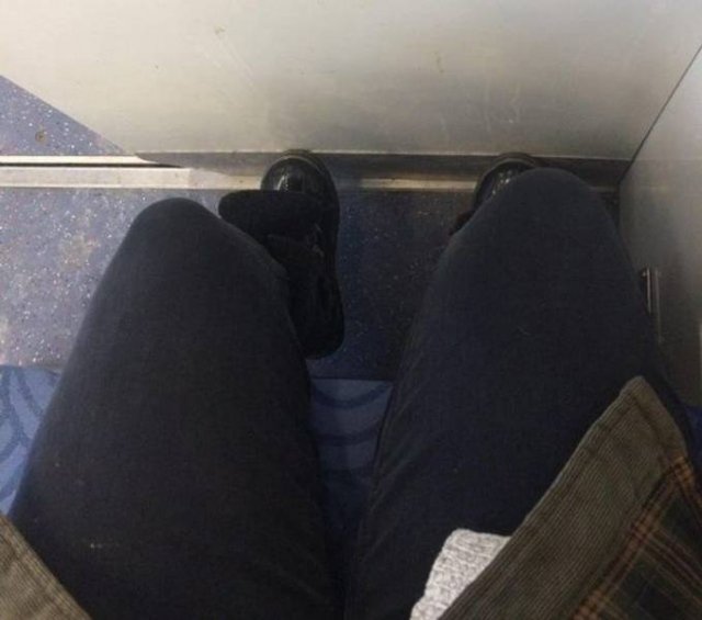 Small People Vs Tall People (16 pics)