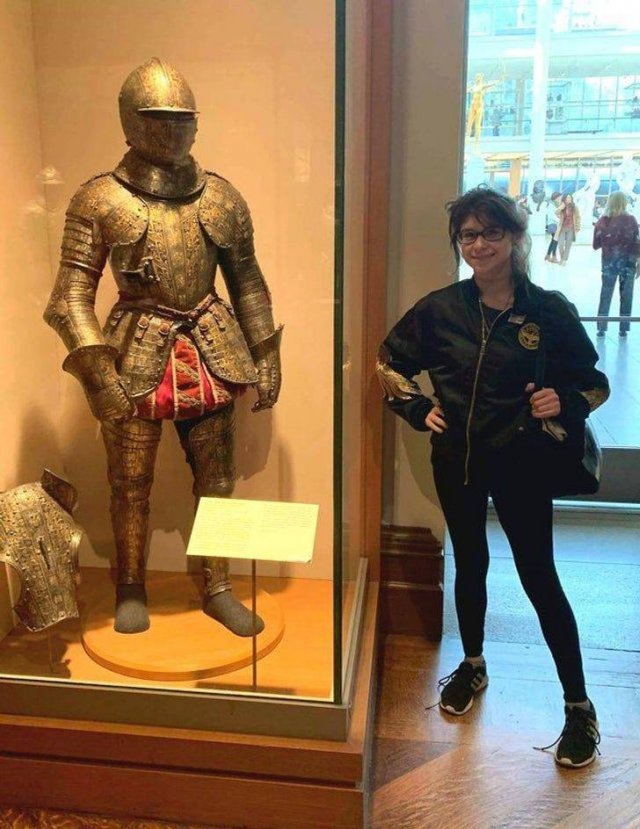 Small People Vs Tall People (16 pics)