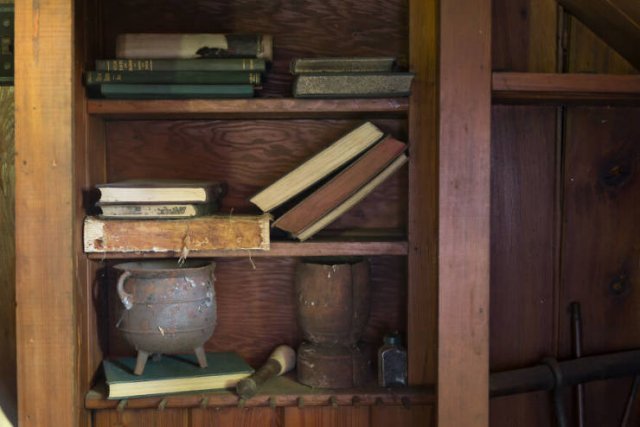 Secrets Of Abandoned XIX Century Cottage (27 pics) Secrets Of Abandoned XIX Century Cottage (27 pics)