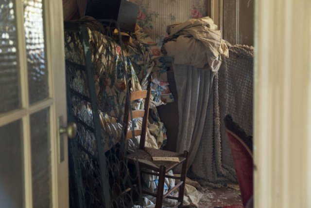 Secrets Of Abandoned XIX Century Cottage (27 pics) Secrets Of Abandoned XIX Century Cottage (27 pics)
