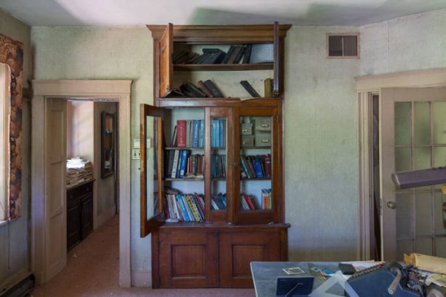 Secrets Of Abandoned XIX Century Cottage (27 pics) Secrets Of Abandoned XIX Century Cottage (27 pics)