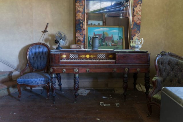 Secrets Of Abandoned XIX Century Cottage (27 pics) Secrets Of Abandoned XIX Century Cottage (27 pics)