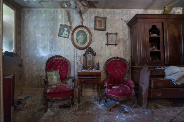 Secrets Of Abandoned XIX Century Cottage (27 pics) Secrets Of Abandoned XIX Century Cottage (27 pics)