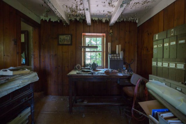 Secrets Of Abandoned XIX Century Cottage (27 pics) Secrets Of Abandoned XIX Century Cottage (27 pics)