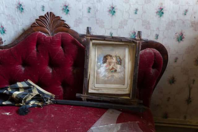 Secrets Of Abandoned XIX Century Cottage (27 pics) Secrets Of Abandoned XIX Century Cottage (27 pics)