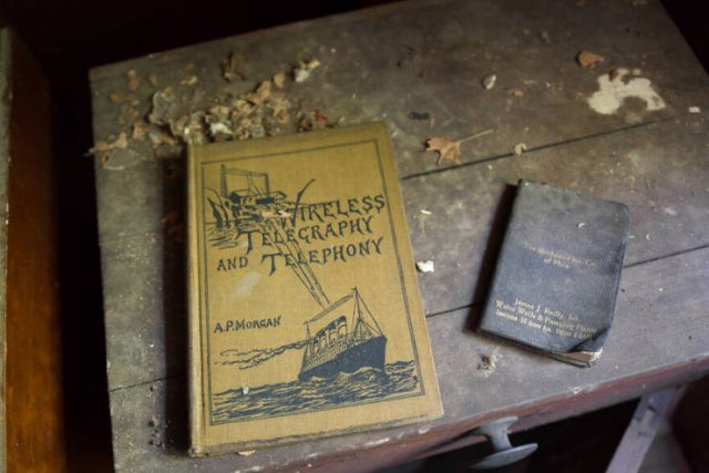 Secrets Of Abandoned XIX Century Cottage (27 pics) Secrets Of Abandoned XIX Century Cottage (27 pics)