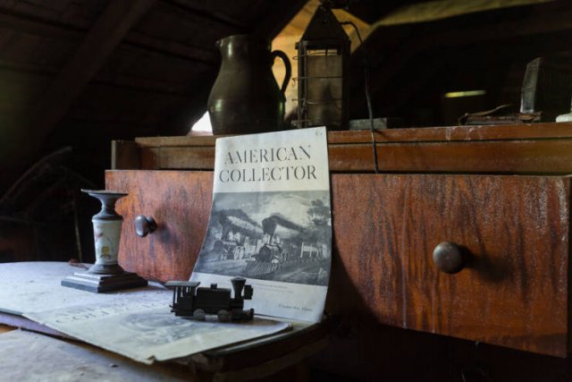 Secrets Of Abandoned XIX Century Cottage (27 pics)
