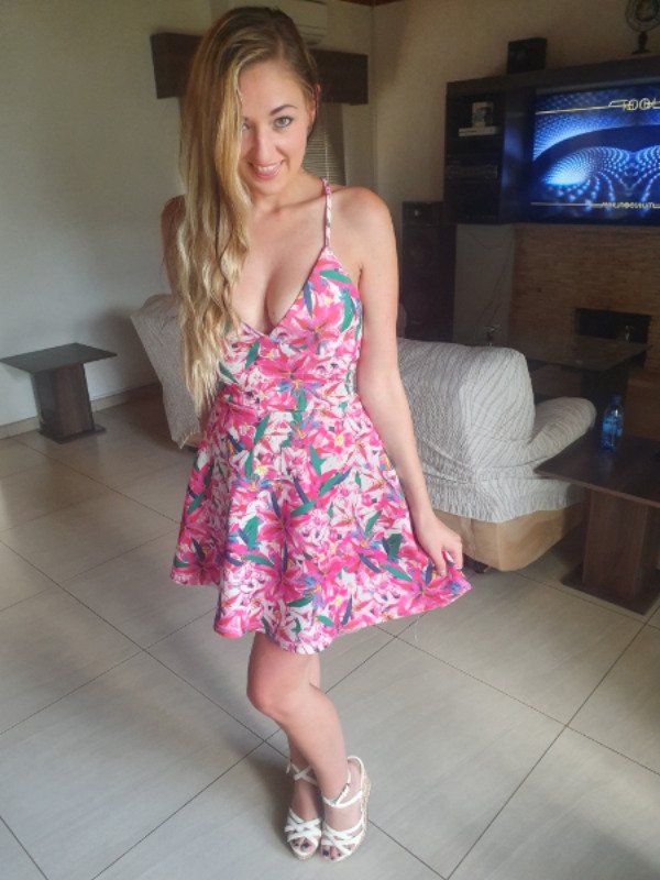 Girls With Beautiful Legs (38 pics)