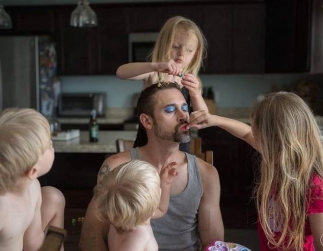 Living With Children (35 pics) Living With Children (35 pics)