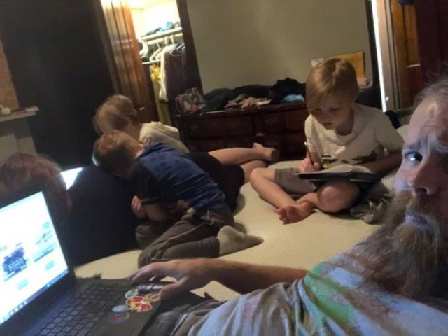 Living With Children (35 pics) Living With Children (35 pics)