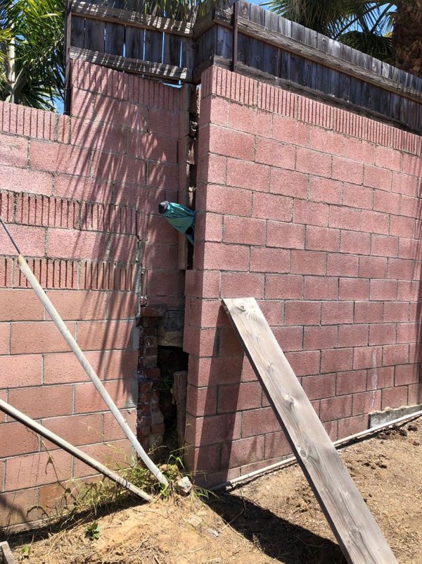 What's Wrong With These House Foundations? (20 pics)