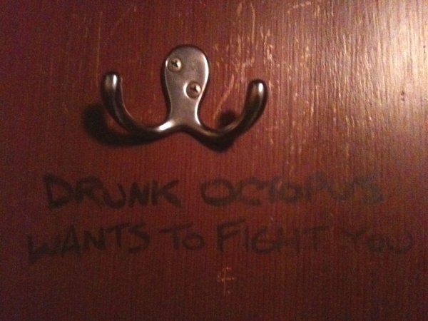 Bathroom Wall Writings (36 pics)