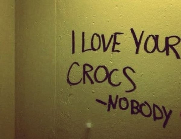 Bathroom Wall Writings (36 pics)