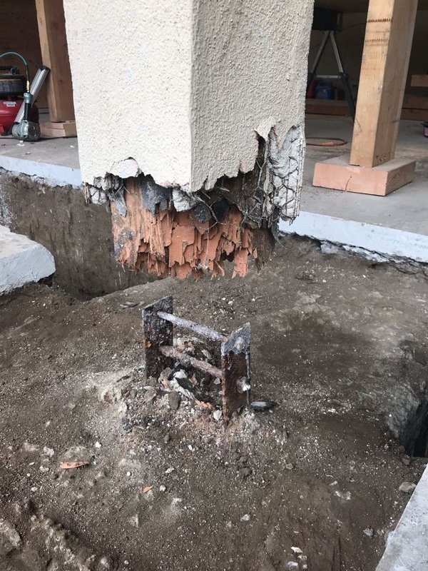 What's Wrong With These House Foundations? (20 pics)