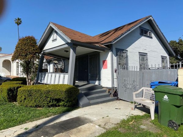 What's Wrong With These House Foundations? (20 pics)