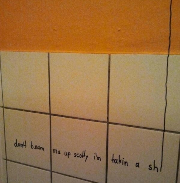 Bathroom Wall Writings (36 pics)