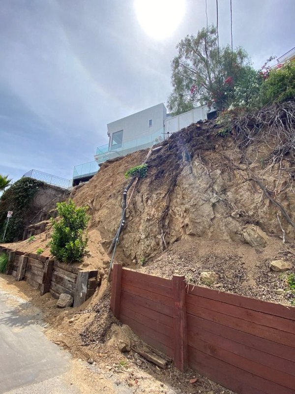 What's Wrong With These House Foundations? (20 pics)