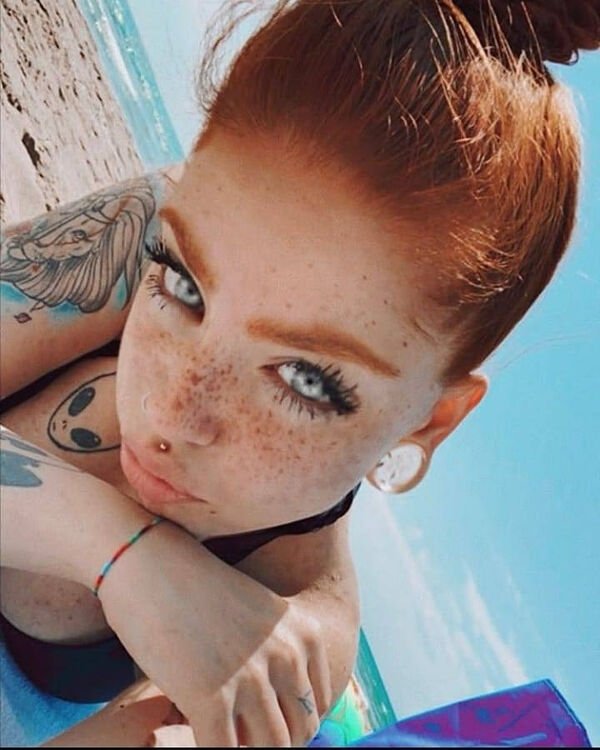 Girls With Freckles (33 pics)