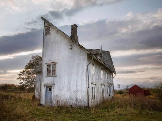 Abandoned Norwegian Homes By Norwegian Photographer (25 pics)