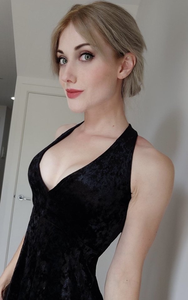 Braless Girls (34 pics)