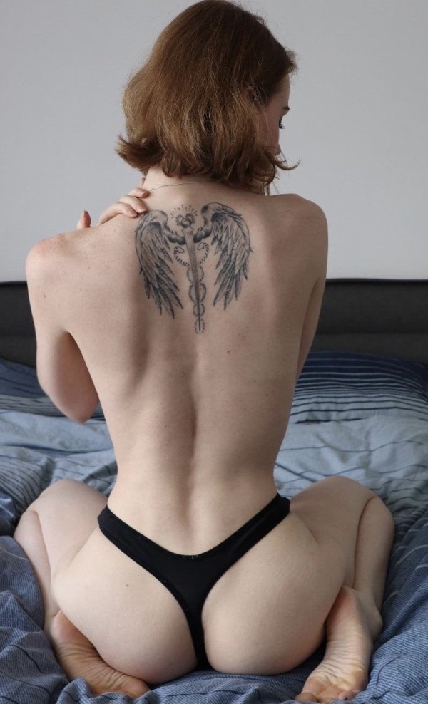 Braless Girls (34 pics)