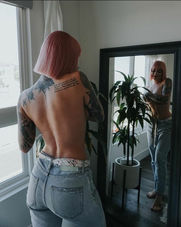 Rear View (35 pics)
