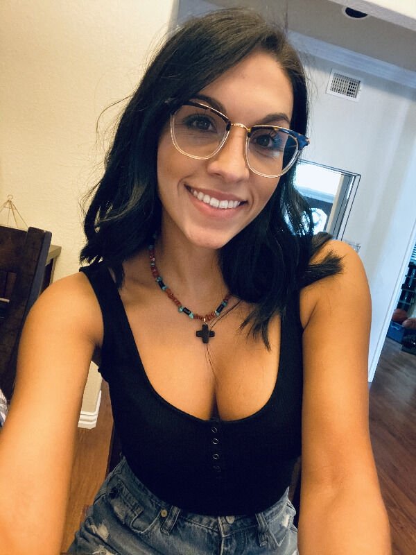 Girls In Glasses (31 pics)