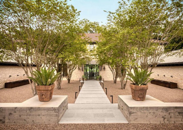 Joe Rogan's Mansion In Texas (18 pics)