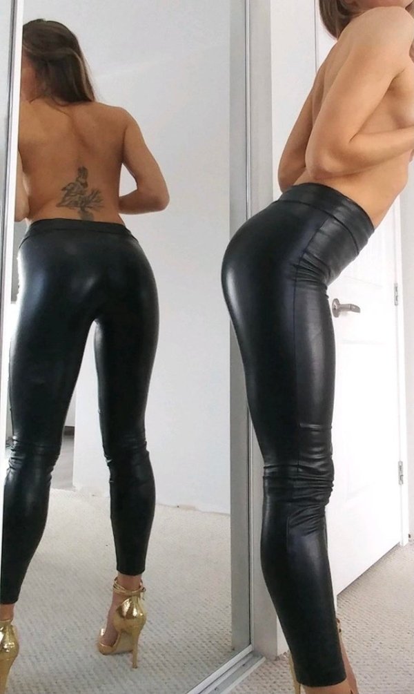 Girls In Latex And Leather (37 pics)