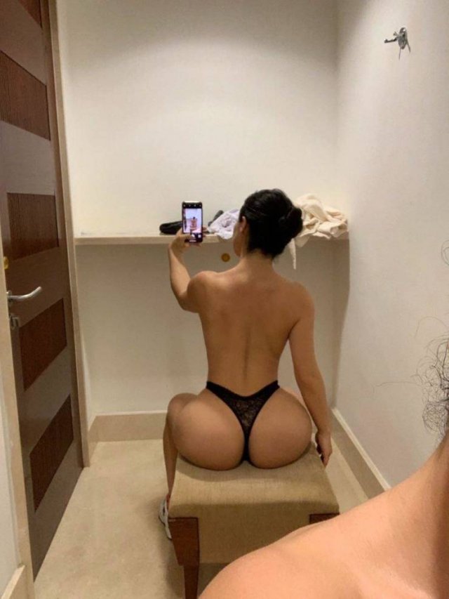 Selfie Girls (45 pics)