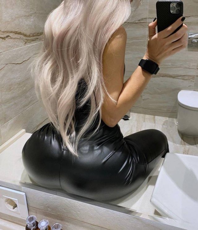 Selfie Girls (45 pics)