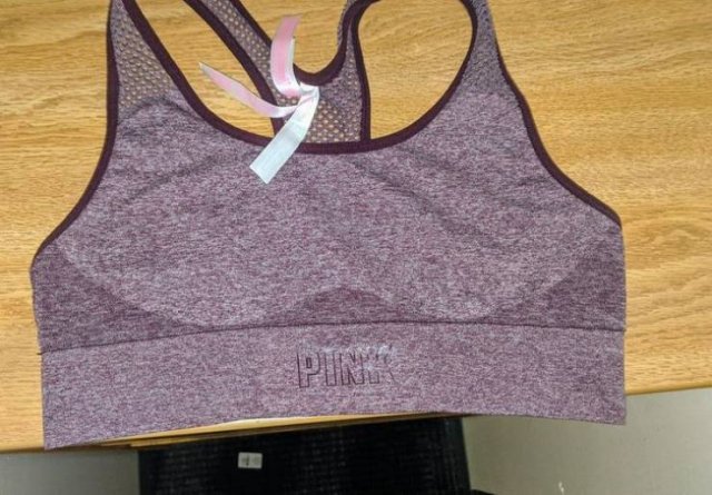 What's Wrong With These Clothes? (18 pics)