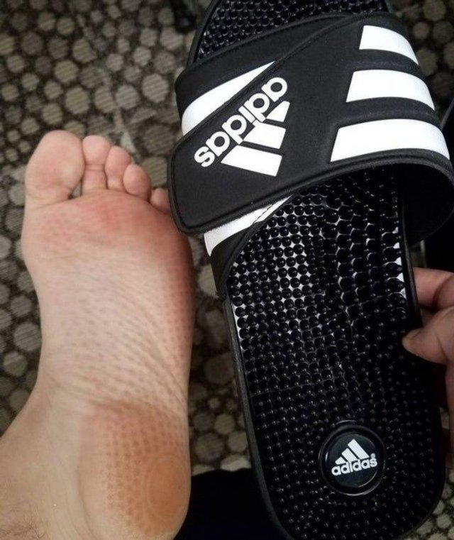 What's Wrong With These Clothes? (18 pics)
