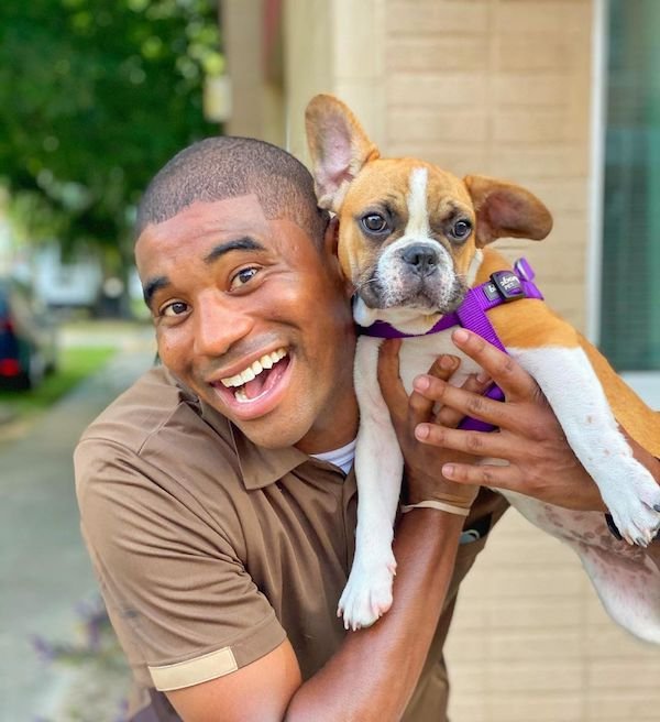 UPS Driver Takes A Photo With Every Pet He Meets On His Route (39 pics)