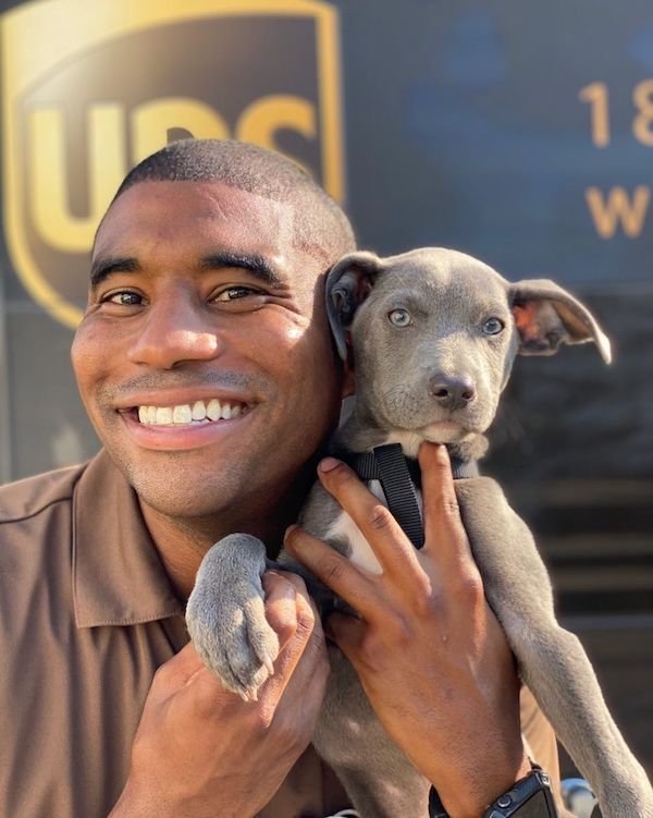 UPS Driver Takes A Photo With Every Pet He Meets On His Route (39 pics)