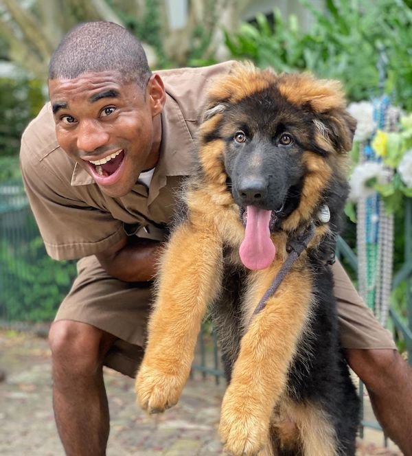 UPS Driver Takes A Photo With Every Pet He Meets On His Route (39 pics)