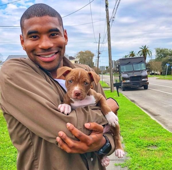 UPS Driver Takes A Photo With Every Pet He Meets On His Route (39 pics)
