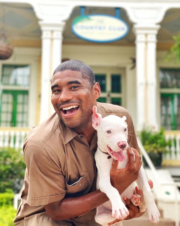 UPS Driver Takes A Photo With Every Pet He Meets On His Route (39 pics)