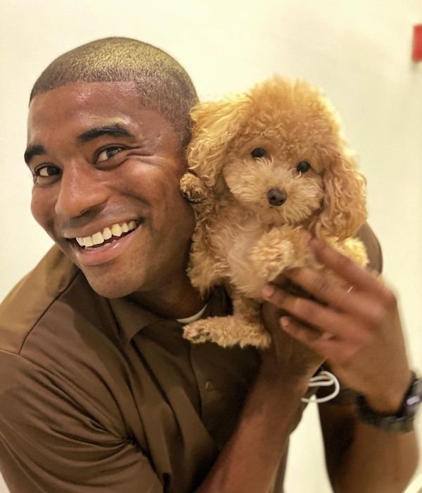 UPS Driver Takes A Photo With Every Pet He Meets On His Route (39 pics)