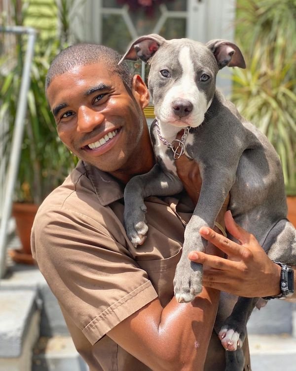 UPS Driver Takes A Photo With Every Pet He Meets On His Route (39 pics)