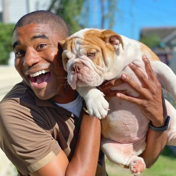 UPS Driver Takes A Photo With Every Pet He Meets On His Route (39 pics)