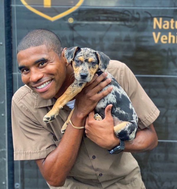 UPS Driver Takes A Photo With Every Pet He Meets On His Route (39 pics)